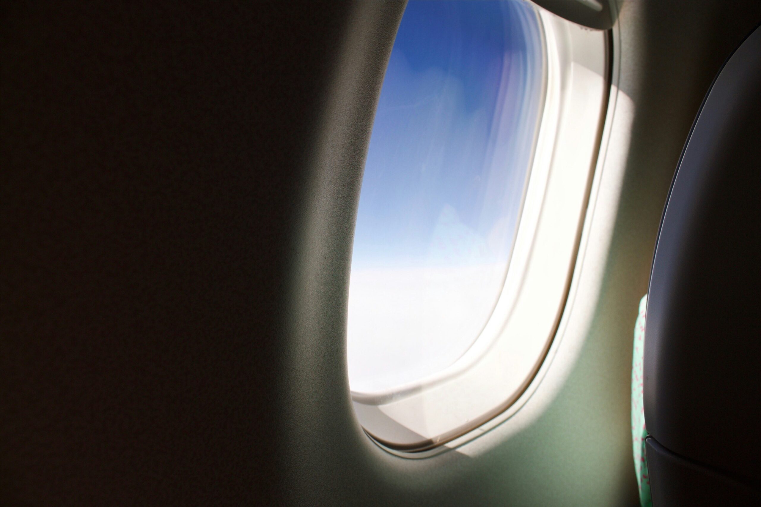 elise-zimmerman-JJDUqYAipKY-unsplash Looking out the window of an airplane