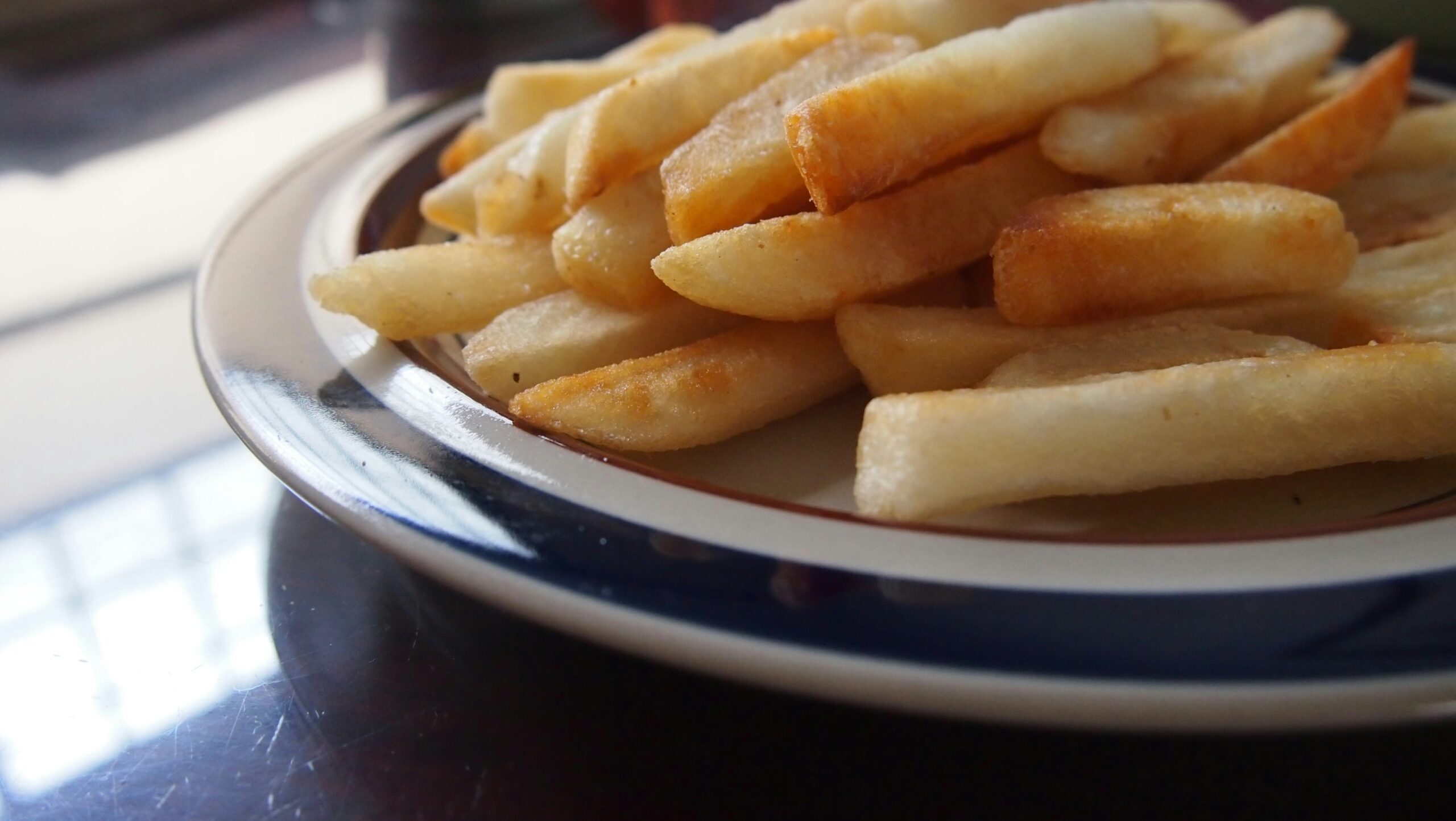 jiayuan-lian-1cv0zRJ-_90-unsplash Plate of french fries