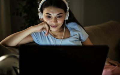 Survey Unveils Late-Night Binge-Watching Trends: Women and Younger Viewers Lead the Charge